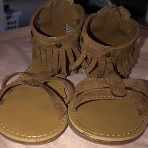 Like new! Size 6- Brown Fringe Sandals!